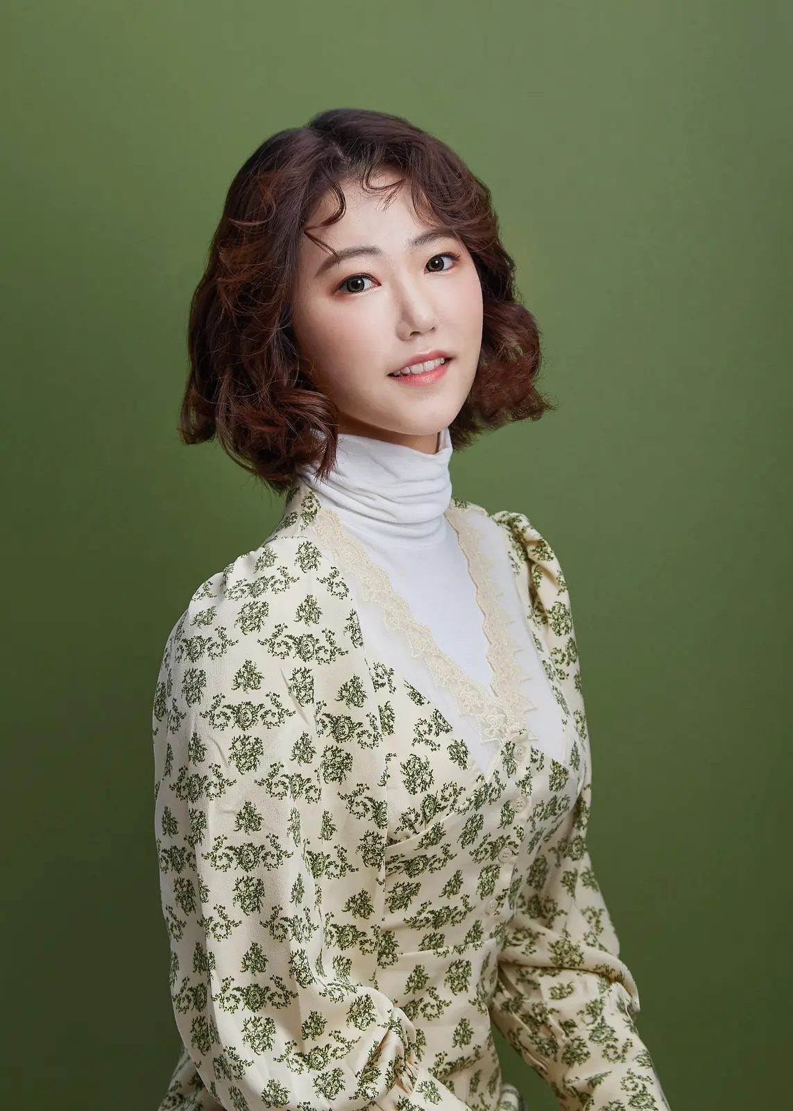컬러 여성 프로필
